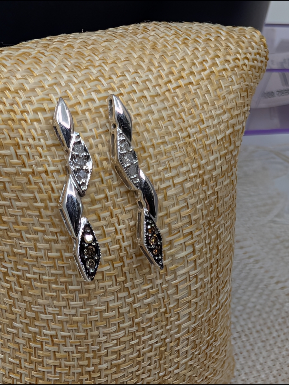 10K Solid White Gold Champagne & White Diamond Twist Drop Earrings 0.20 CTW - Picture 10 of 16